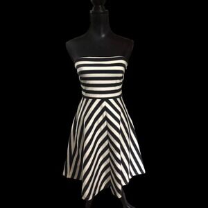 The‎ Limited Dress Women's M Strapless Navy And White Strapless Fit Flare NEW